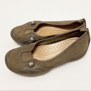 Croc women’s slip on green shoes size 7